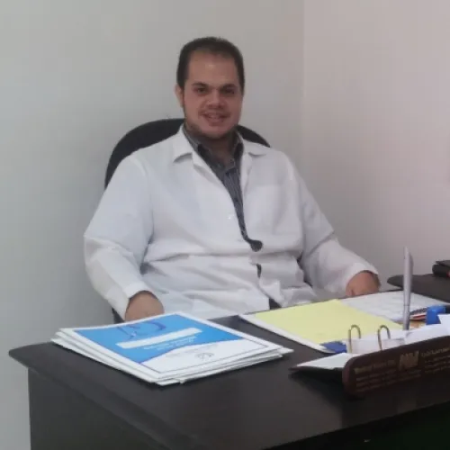الدكتور محمد شحروج اخصائي في طب اسنان