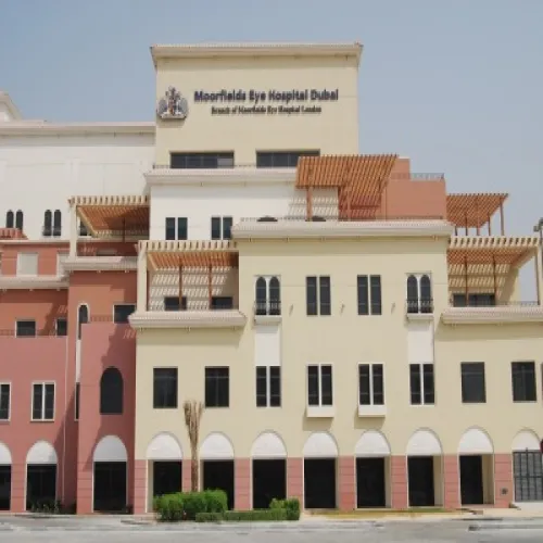 مستشفى مورفيلدز دبي للعيون اخصائي في طب عيون