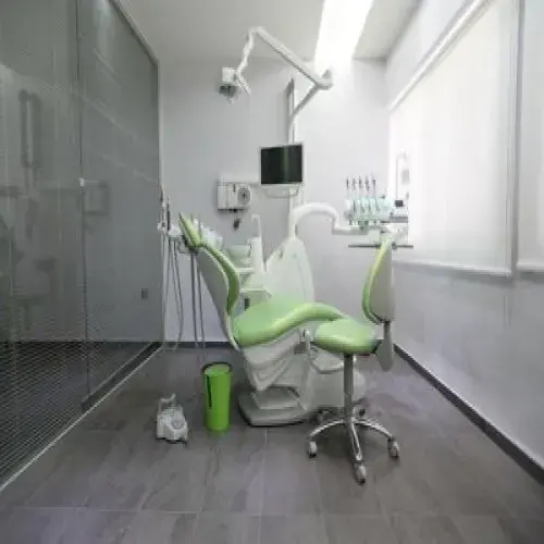 عيادة الرعاية المثلى لطب الاسنان اخصائي في طب اسنان