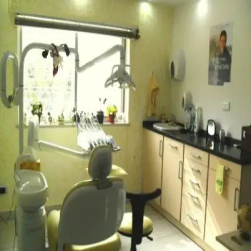 دينتال جاردن اخصائي في طب اسنان