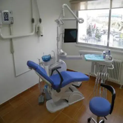 عيادات العماد التخصصية اخصائي في طب اسنان