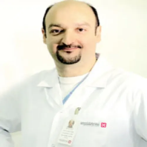 الدكتور احمد الكنعان اخصائي في طب اسنان
