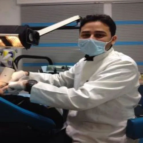 د. محمد الشريف اخصائي في طب اسنان