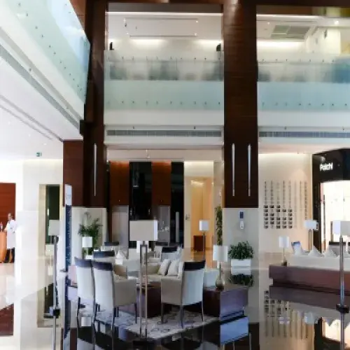 مستشفى الزهراء دبي اخصائي في