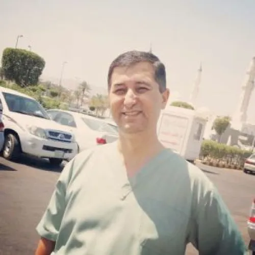 الدكتور محمد عبدالرحيم اللطفو اخصائي في طب اسنان