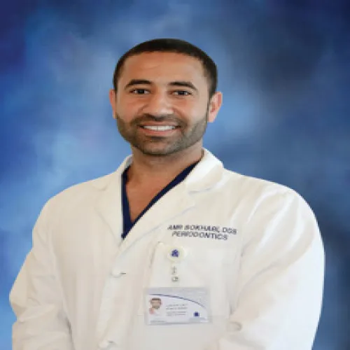 د. عمرو بخاري اخصائي في جراحة الفك والأسنان