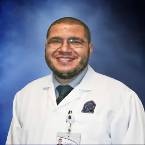 الدكتور عبد الفتاح عويس اخصائي في جراحة العظام والمفاصل