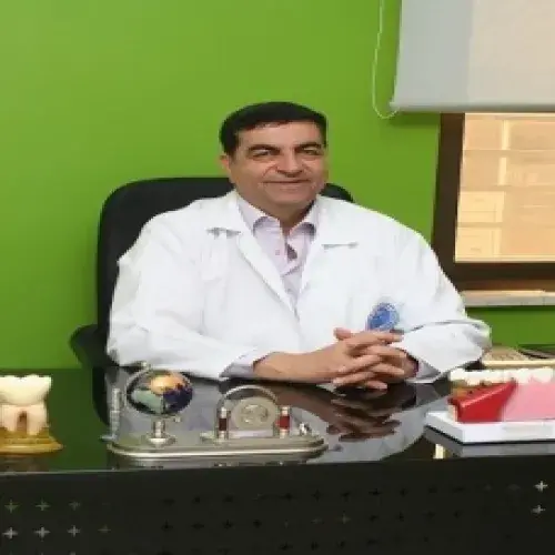 د. صلاح الطويل اخصائي في طب اسنان