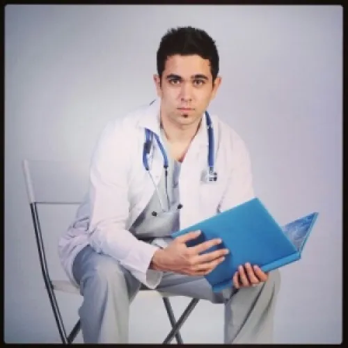 الدكتور زید عبدالوھاب نافع جرادات اخصائي في طب عام