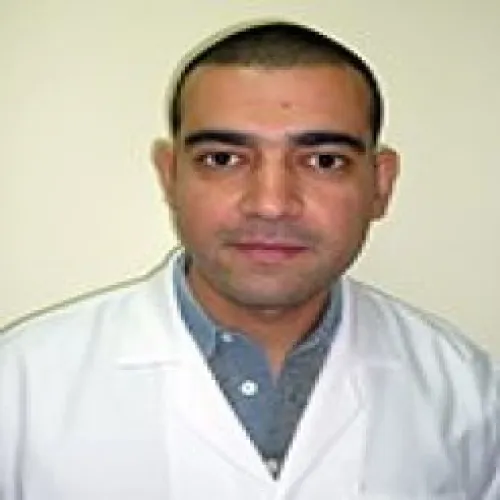 الدكتور احمد يونس اخصائي في طب اسنان