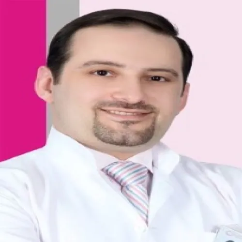 الدكتور محمد سامر شخاشيرو اخصائي في جراحة الفك والأسنان