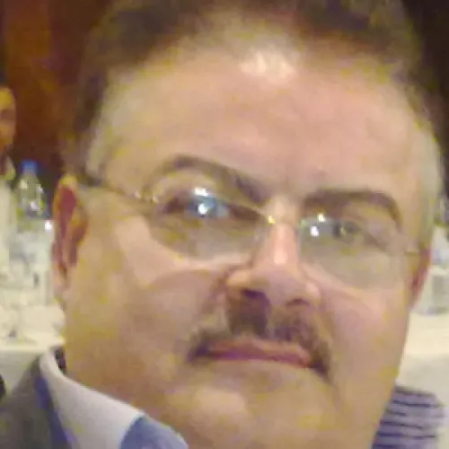 الدكتور اسامه باكير اخصائي في باطنية