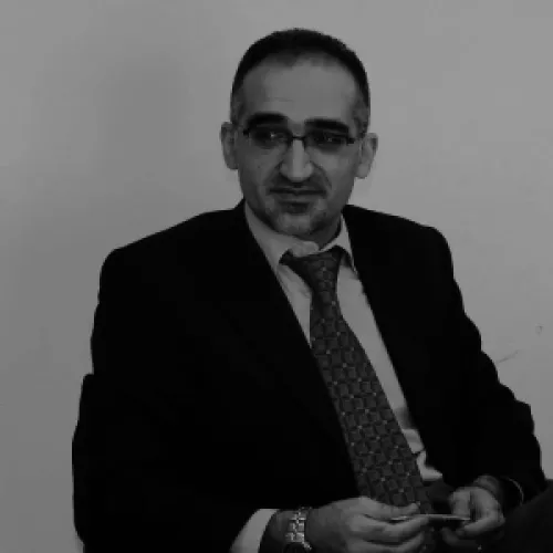 د. رشدي عدنان عمرو اخصائي في طب اسنان