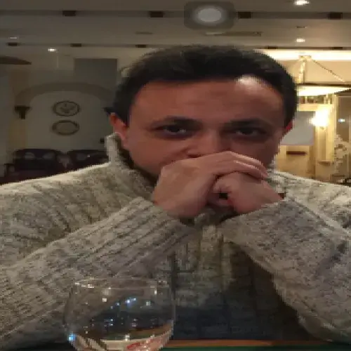 الدكتور احمد صلاح علي