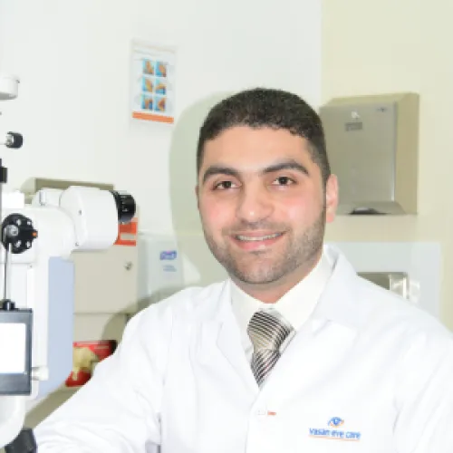 الدكتور محمد خليل اخصائي في طب عيون