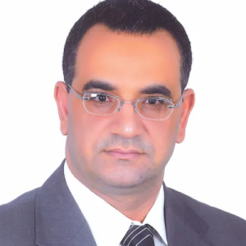 الدكتور طارق عبد الحميد ابو العز اخصائي في تجميلية