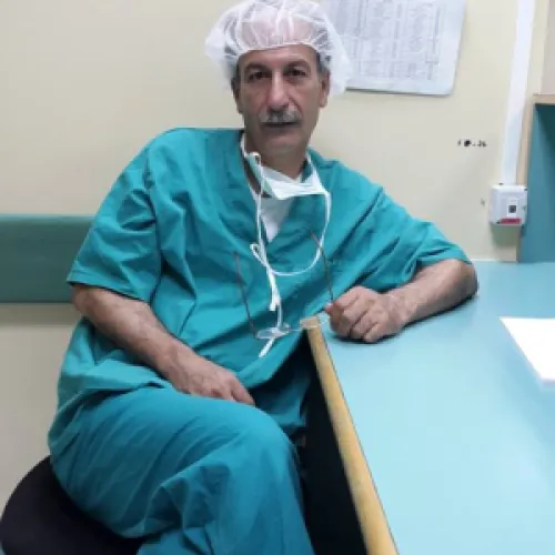 الدكتور طارق احمد ابو الرب اخصائي في نسائية وتوليد