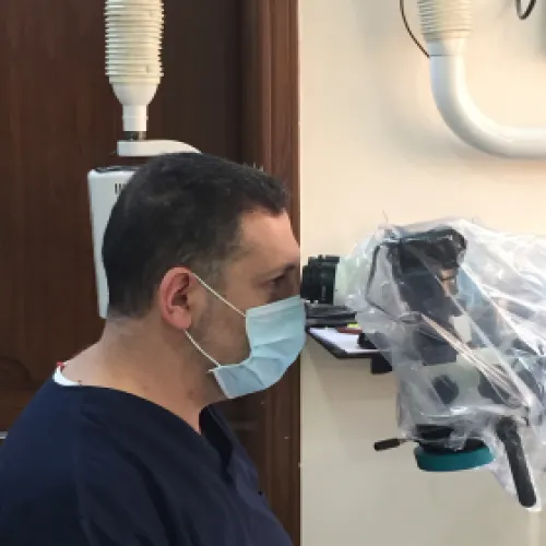 الدكتور نايف مازن يونس اخصائي في طب اسنان