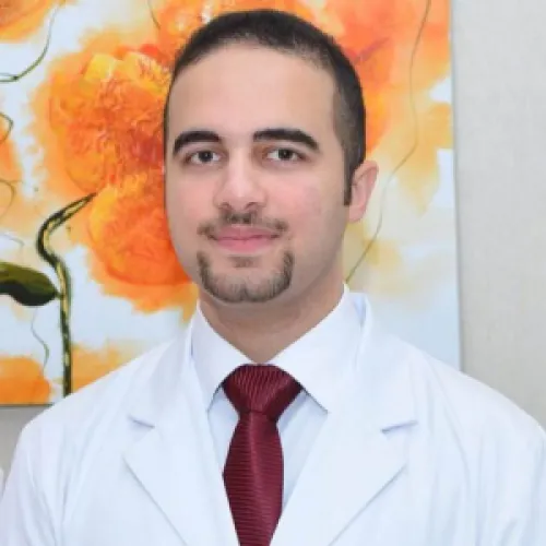 الدكتور علي بركات اخصائي في طب اسنان