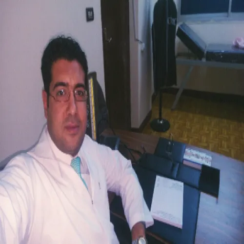 الدكتور عبدالله ربيع اخصائي في الجهاز الهضمي والكبد