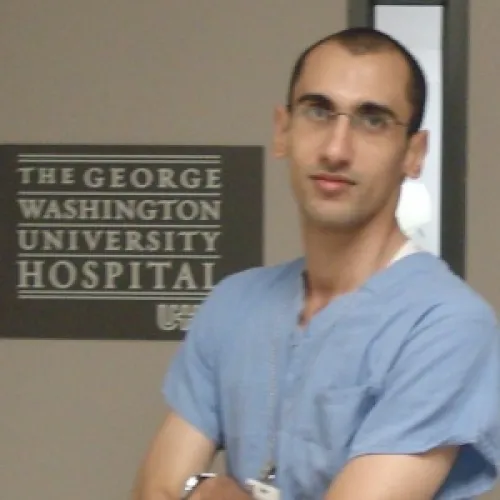 الدكتور احمد ابراهيم اخصائي في طب عام