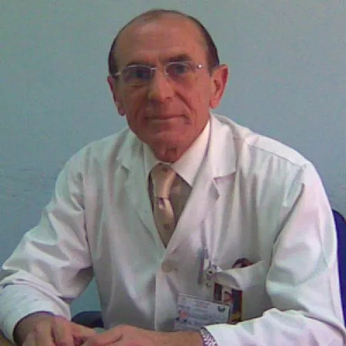 د. تيسير شنابلة اخصائي في جراحة الفك والأسنان