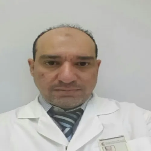 الدكتور مختار سعيد محمود عيسي اخصائي في طب اسنان