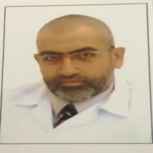 الدكتور اشرف علي خليل نصار اخصائي في باطنية