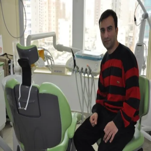 الدكتور د ناصر حمصي اخصائي في طب اسنان