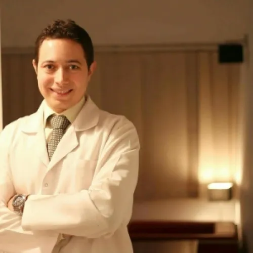 الدكتور مصطفى ابو سبيع اخصائي في طب عيون