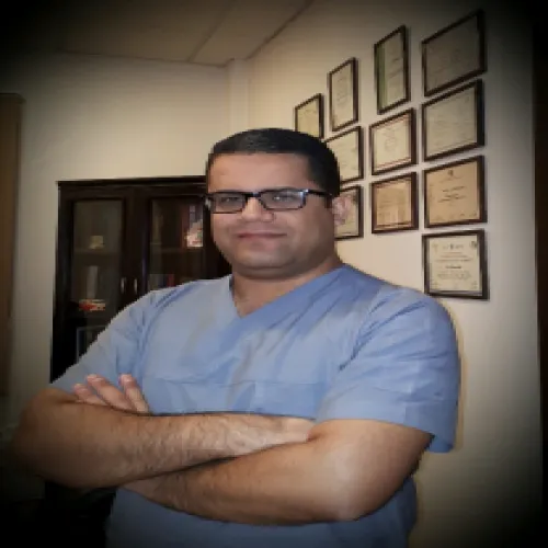 الدكتور علي صلاح الدين خويرة اخصائي في طب اسنان