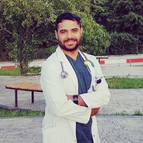 الدكتور محمود شحادة اخصائي في طب عام