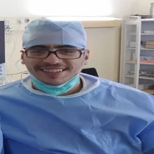 د. عزالدين مقيدش اخصائي في صدرية
