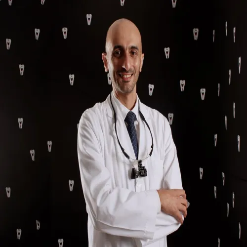 الدكتور باسل ابوزور اخصائي في طب اسنان