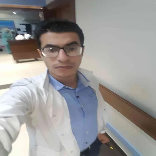 الدكتور احمد كامل اخصائي في طب عام