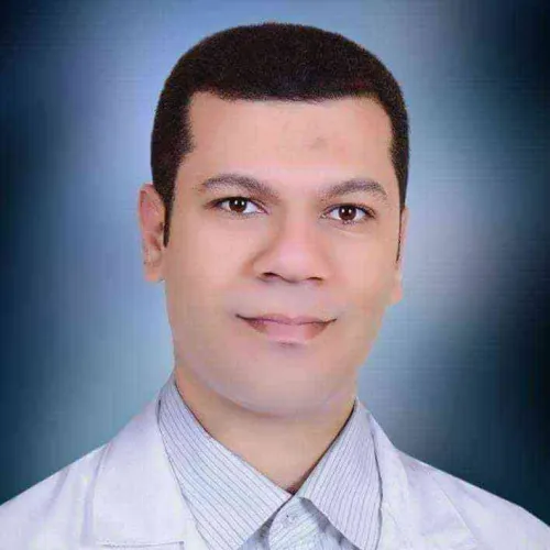 الدكتور احمد الدداموني اخصائي في طب الاسرة