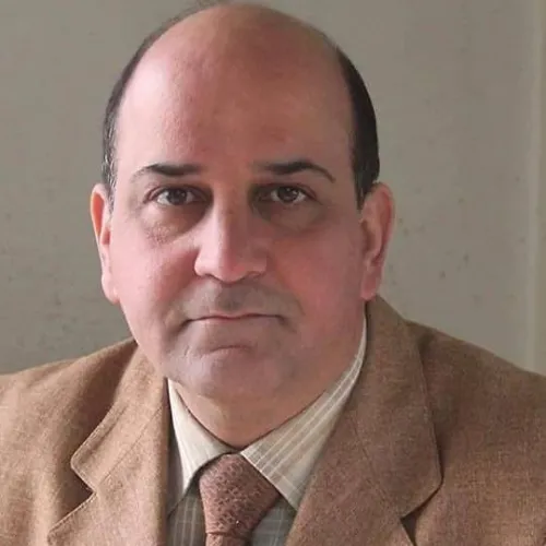 د. احمد فريد غزال اخصائي في جراحة الكلى والمسالك البولية والذكورة والعقم