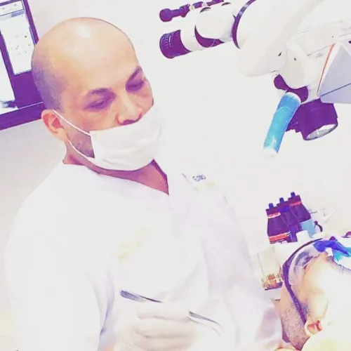 د. علاء يونس اخصائي في طب اسنان