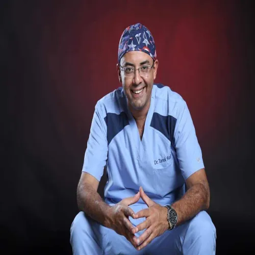 الدكتور طارق محمد رائف اخصائي في جراحة تجميلية