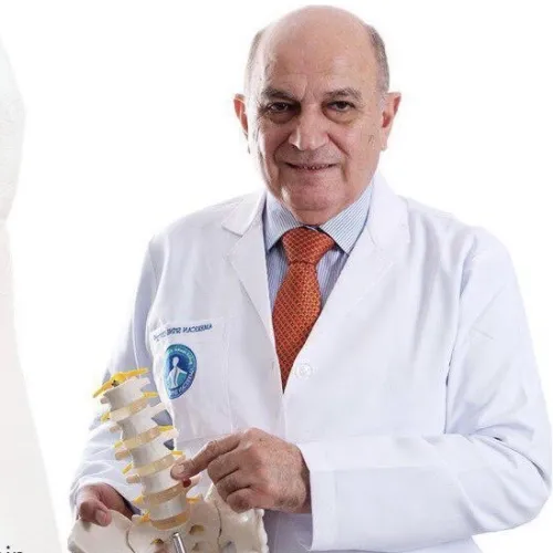 الدكتور نبيل حمدان اخصائي في جراحة العظام والمفاصل