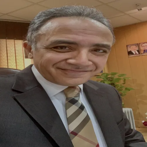 الدكتور اشرف طارق حافظ اخصائي في جراحة الكلى والمسالك البولية والذكورة والعقم