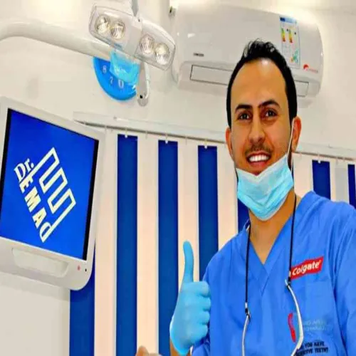 الدكتور عماد المومني اخصائي في طب اسنان