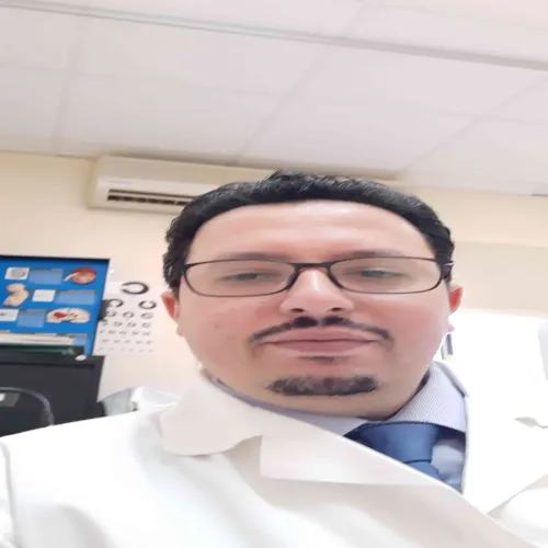 الدكتور محمدعوض عبد التواب اخصائي في طب الاسرة