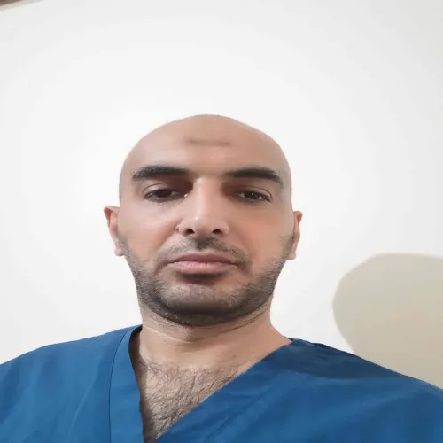 الدكتور اسلام يحيى حسين دحلان اخصائي في باطنية