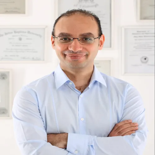 الدكتور احمد سرور اخصائي في نسائية وتوليد