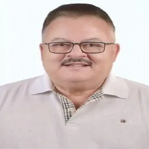 الدكتور اسامه باكير اخصائي في باطنية