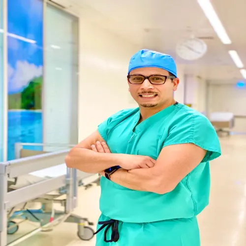 الدكتور اسامة حامد اخصائي في جراحة الأورام