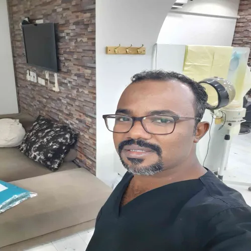 د. عمر محمد الامين اخصائي في طب عام