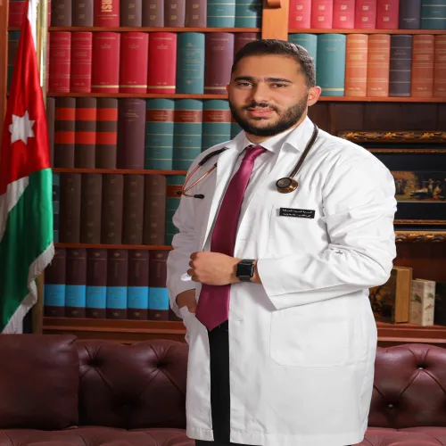 د. حمزة محمود الحمايدة اخصائي في طب عام