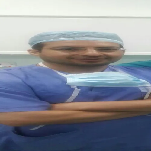الدكتور مهند عبدالرؤوف داود اخصائي في جراحة العظام والمفاصل